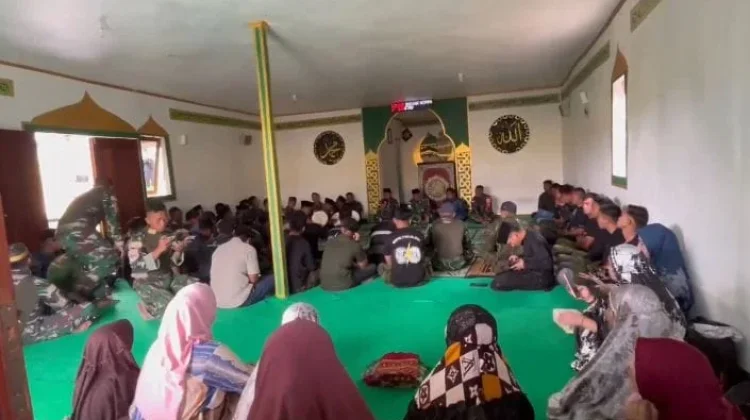 Jelang HUT Kemerdekaan RI, Satgas Yonif 511/DY Latih Hadrah Ibu-Ibu di Tiom