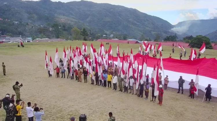 Kirab Merah Putih di Tolikara Kobarkan Semangat Nasionalisme