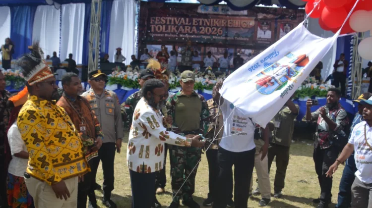 Bupati Willem Wandik Resmi Buka Festival ETNIK Religi Tolikara 2026