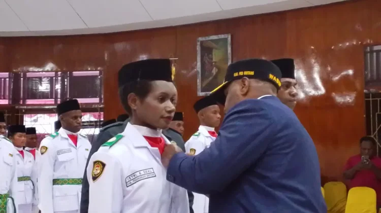 Wakil Bupati Pegunungan Bintang Kukuhkan 38 Anggota Paskibra HUT RI ke-81