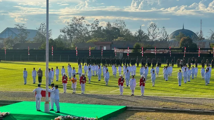 Penurunan Bendera HUT Ke-81 RI di Wamena Berlangsung Khidmat