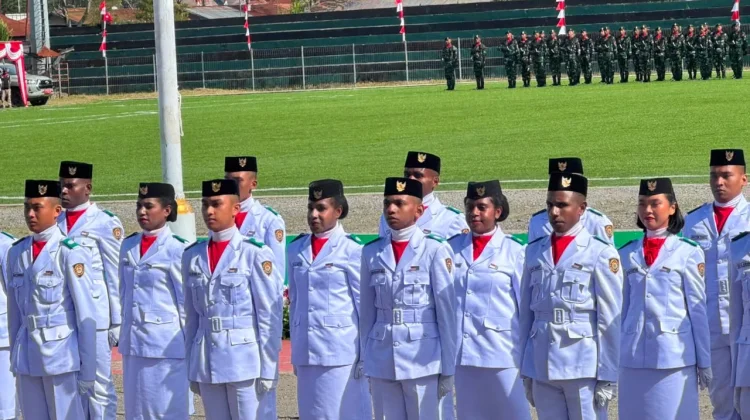 Penurunan Bendera HUT Ke-81 RI di Wamena Berlangsung Khidmat