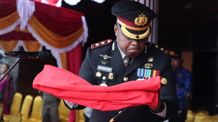 Kapolres Pegunungan Bintang Pimpin Upacara Penurunan Bendera HUT ke-81 RI