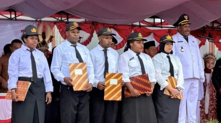 HUT ke-81 RI, Bupati Nduga Serahkan SK kepada 421 CPNS Formasi 2024