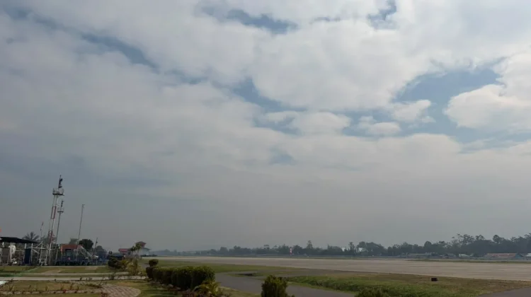 Kabut Asap Mulai Mengganggu Penerbangan di Papua