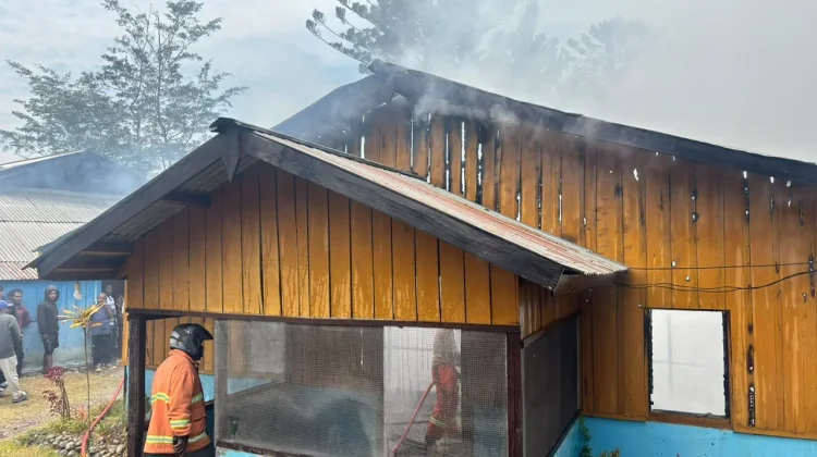 Korsleting Listrik Picu Kebakaran Rumah di Kompleks Tolikara Misi Wouma