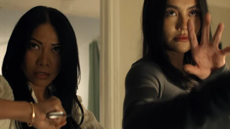 Agnez Mo dan Anggun Bawa Kerambit ke Reacher