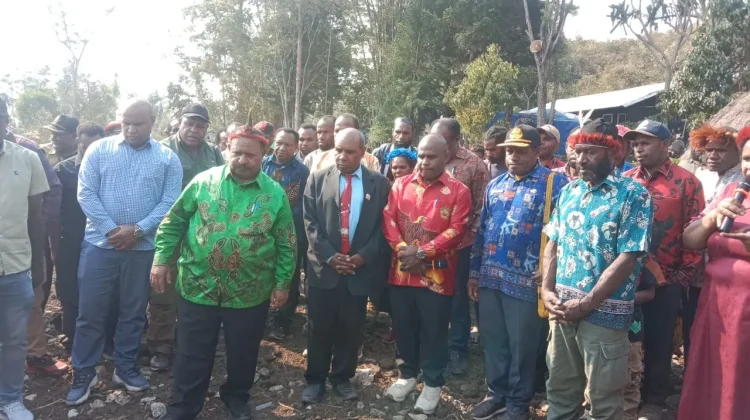 Wagub Papua Pegunungan Letakan Batu Pondasi Pembangunan GKII Efata Menagaima