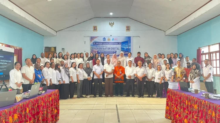 Gelar Pelatihan, SMAN 1 Wamena Inisisasi Penggunaan Papan Interaktif Digital