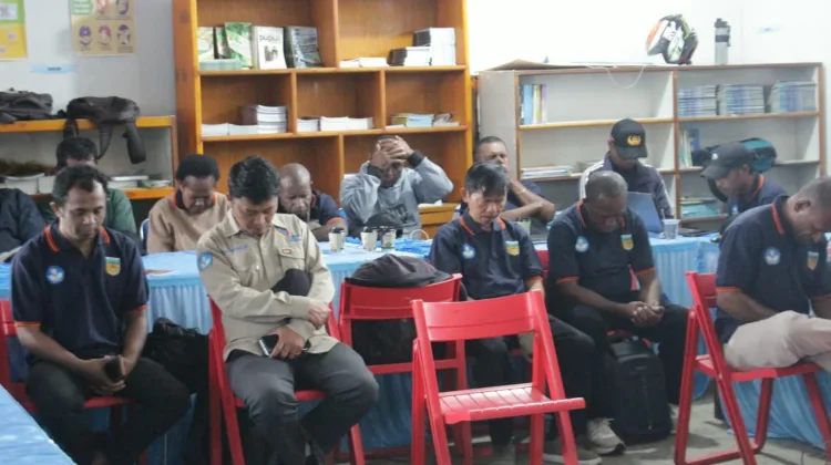 Kabid SDM Resmi Tutup Pelatihan Pengelolaan Bos Dan Dapodik Tingkat SMP