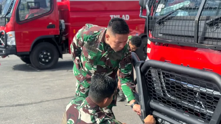Dandim 1702/Jayawijaya Sambut Bantuan Mobil Damkar TNI untuk Masyarakat Papeg