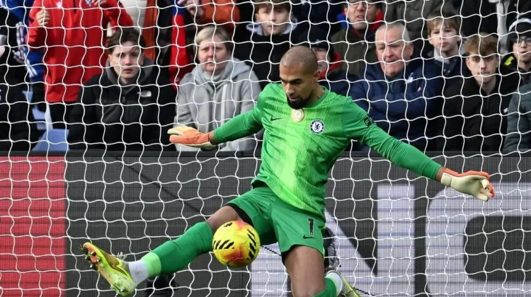 Como Capai Kesepakatan Boyong Robert Sanchez dari Chelsea