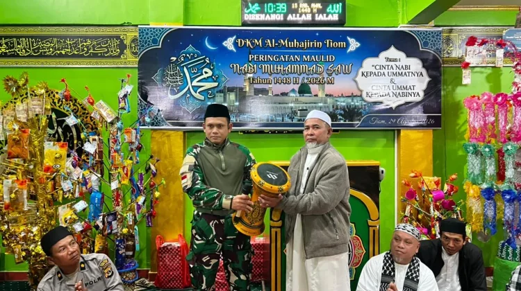 Satgas Yonif 511/DY dan Umat Muslim Tiom Peringati Maulid Nabi 1448 H