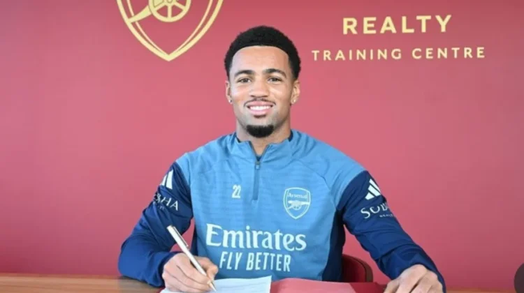 Borussia Dortmund Resmi Pinjam Ethan Nwaneri dari Arsenal
