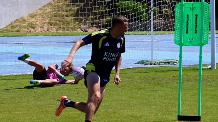 Burnley Resmi Merekrut Jamie Vardy Secara Gratis