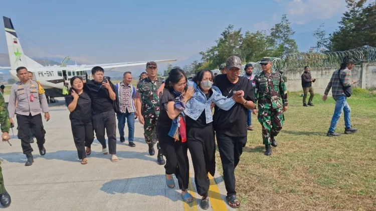 Istri Korban Penembakan di Jalan Trans Wamena-Nduga Tiba di Wamena