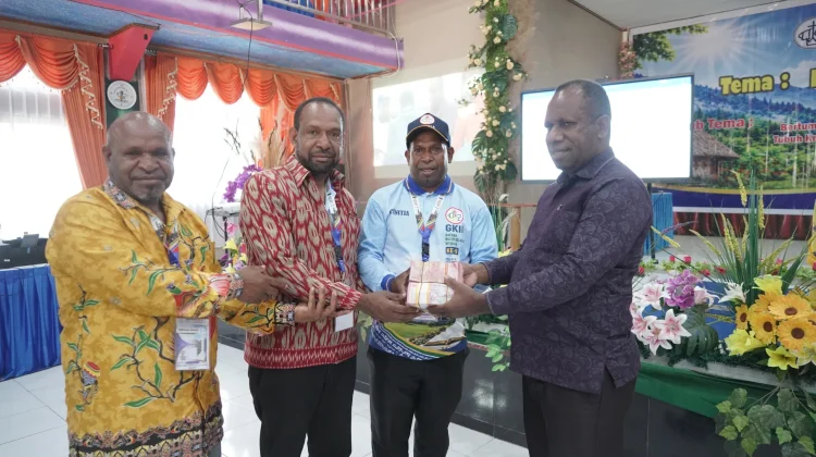 Gubernur Papua Pegunungan Salurkan Rp200 Juta untuk Konferensi GKII Hitigima
