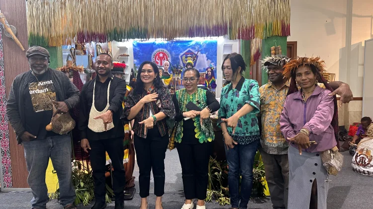 Yan Mandenas Dorong Toko Khusus Produk UMKM Papua di Jakarta