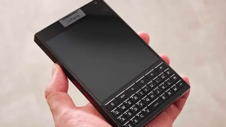 Nostalgia Bertemu Inovasi, BlackBerry Passport Hadir dalam Varian Android