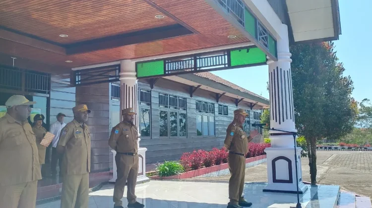 Bupati Pegunungan Bintang Pimpin Apel ASN, Dorong Prioritaskan Pangan Lokal