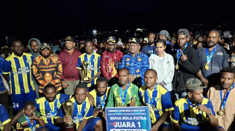 Wabup Ronny Tutup Turnamen Sepak Bola Alumni Cup II Asologaima
