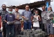 Peninjauan Pengelolaan Daur Ulang Sampah Menjadi Paving Blok di Oksibil