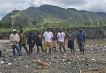 Agus Kogoya Bantu Normalisasi Kali Guu di Tagime