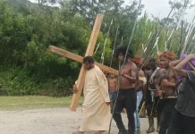 Ratusan Umat Katolik Hepuba Gelar Jalan Salib