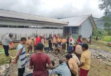 SD YPPK Santa Maria Kukding Pegubin Menggelar Praktek Bakar Batu