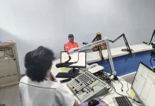 Penyiar Radio Menjadi Sahabat Tak Terlihat