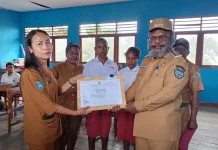 Bupati Willlem Wandik Resmi Buka Ujian SD Se-Kabupaten Tolikara