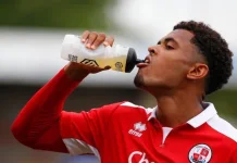 Pernah Lihat Pemain Bola Cuma Kumur, Lalu Airnya Di Buang?