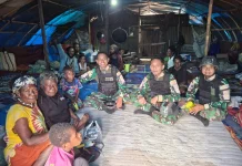 Satgas Yonif 511/DY Pererat Hubungan dengan Warga melalui Anjangsana di Karubaga