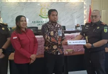 Kejari Jayawijaya Kembalikan Uang Korupsi 18 Miliar Lebih ke Kas Negara