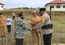 Kapolres Pegubin Kunjungi SMA Negeri 1 Oksibil, Ajak Siswa Jaga Kamtibmas