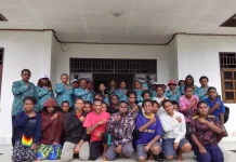 Ketua PKK Pegubin Salurkan Bantuan Sembako dan Alat Tulis ketiga Asrama