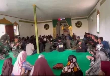 jelang HUT Kemerdekaan RI, Satgas Yonif 511/DY Latih Hadrah Ibu-Ibu di Tiom
