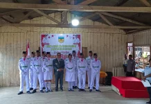 Bupati Pegunungan Bintang Kukuhkan 10 Anggota Paskibra di Distrik Kiwirok