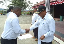 Bupati dan Wakil Bupati Pegubin Kembali Serahkan SK CPNS dan PPPK Tahap Terakhir