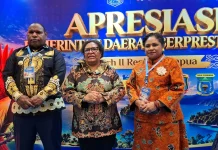 Wamendagri Apresiasi Kinerja Jayawijaya di Bidang Kebersihan dan Pendidikan