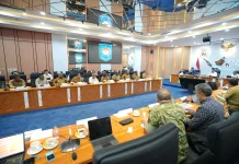 Mendagri Bahas Rencana Pembangunan 2.200 Rumah Papua Pegunungan hingga Gentengis