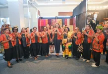 Ny. Anggieta B. Tabo Dorong Perajin Papua Pegunungan Terus Berinovasi