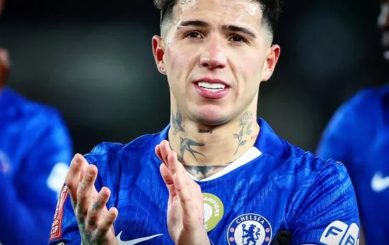 Enzo Fernandez Kembali ke Skuat Chelsea setelah Sanksi Internal dan Permintaan Ma