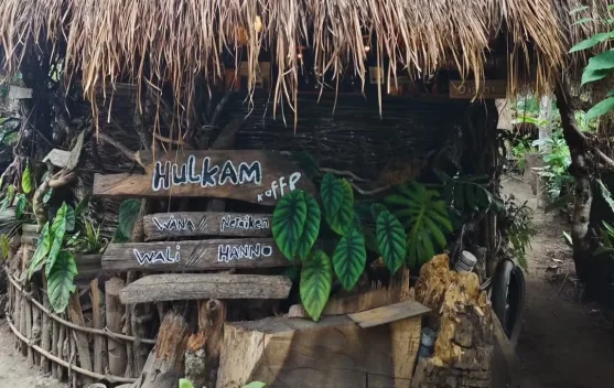 Tinus Wetipo Membangun Mimpi dari Kayu Bekas dan Filosofi "Hati Baik" di Hulkam Cafe