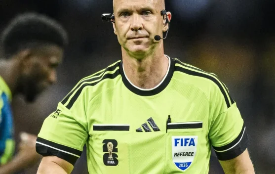 Anthony Taylor Resmi Pensiun, Akhiri Karier sebagai Wasit Elite