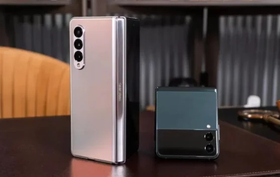 Samsung dan Google Kuasai Pasar Ponsel Lipat sebelum Apple Masuk