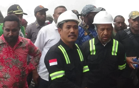 Bupati Pegubin Lakukan Peletakan Batu Pertama Pembangunan Ruas Jalan Trans