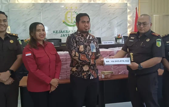 Kejari Jayawijaya Kembalikan Uang Korupsi 18 Miliar Lebih ke Kas Negara