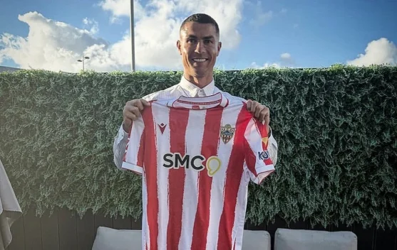 Cristiano Ronaldo Temui Skuad UD Almeria dan Pamerkan Jersey Musim 2026/2027
