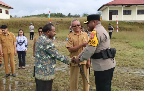 Kapolres Pegubin Kunjungi SMA Negeri 1 Oksibil, Ajak Siswa Jaga Kamtibmas